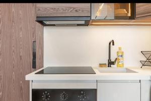 Luxury Studio Balcony Free Parking Near CFC Anfa Park