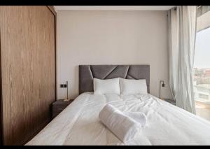 Luxury Studio Balcony Free Parking Near CFC Anfa Park