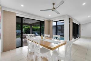 Trinity Beach Oasis - Poolside Retreat and Serenity