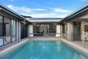 Trinity Beach Oasis - Poolside Retreat and Serenity