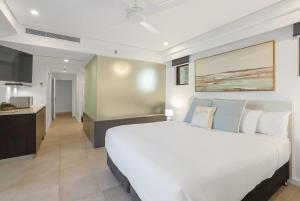 Infinitys Edge - Poolside Retreat at Temple Resort