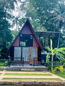 Jungle Lake View Cabana