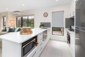 Quiet and Modern Stay near Hospital with Free Parking