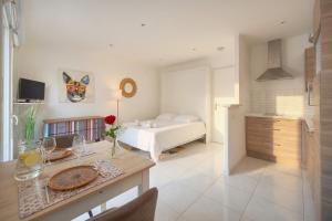 FRGK "Elegant studio CLEMENCEAU terrace WIFI HIGH-SPEED "