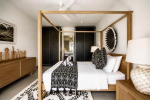 Chic 2BR Villas, Brawah, 300m to Coastal Bliss