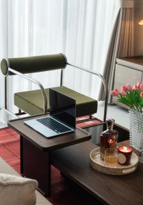 Prime Central Luxury Suites, 2 Bed, 2 Bath, Free Gym,Pool