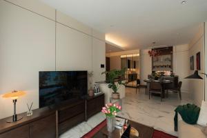 Prime Central Luxury Suites, 2 Bed, 2 Bath, Free Gym,Pool