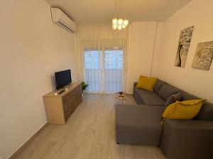 Qerret Apartment 818