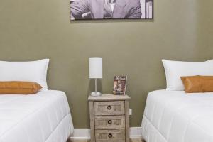 Black Chicago Gallery Solar 2BR Woodlawn Apartment