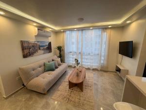 Luxury Long Stay 2BR Full AC Pool View Parking Remote Work Ready