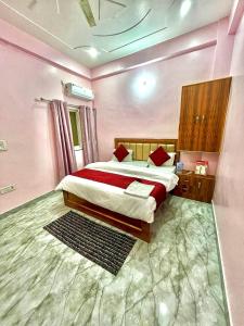 VMK Hotel Near Prem Mandir