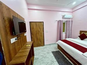 VMK Hotel Near Prem Mandir