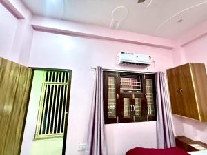 VMK Hotel Near Prem Mandir