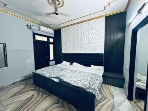 Hotel Radha Madhavam