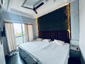 Hotel Radha Madhavam