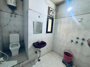 Hotel Radha Madhavam