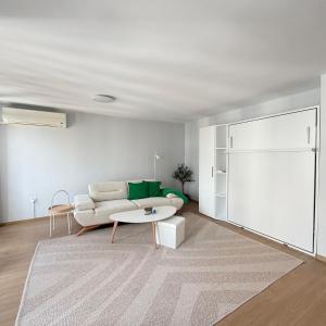 Cool Downtown Apartment