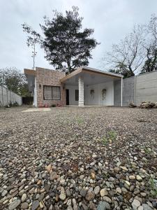 Fully equipped in Cahuita, 2 kitchens, parking, close to the beach