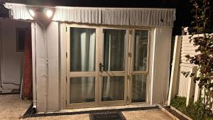 Affordable Private Sleep-Out Rooms