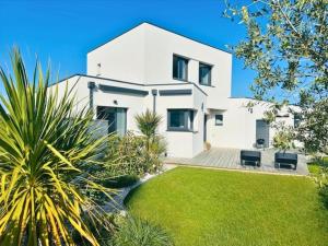 Villa darchitecte neuve 8 pers, 4 ch, jardin clos, terrasse, pétanque