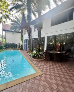 5BR Private Pool Villa near NaiHarn Beach