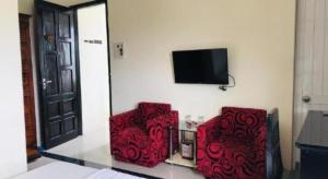 Canary Hue Hotel