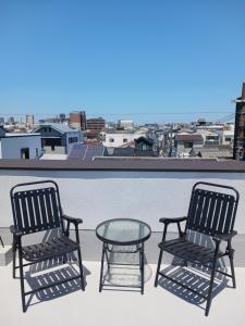 Free Parking 一 2 Free Rental Bicycles 一 Up to 9 Guests 一 85 square meters 一 7min to Koreatown 一 Mintak Katsuyama V Residence