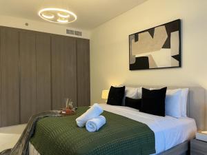 Maison Privee - Modern Family Retreat with Dubai Skyline Views