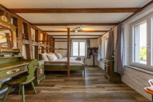 Charming Swiss Lake View studio apartment