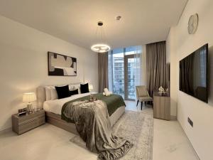Maison Privee - Modern Family Retreat with Dubai Skyline Views