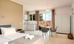 Kavros Beachside Apts