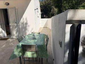 Ischia-Forio-Punta Caruso-La Grille du coq-villa 1 il prezzo della villa è riferito allintero alloggio con il limite delle persone previste n 4