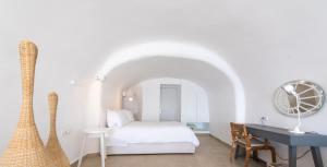 Grand Suite with Private Pool & Caldera View