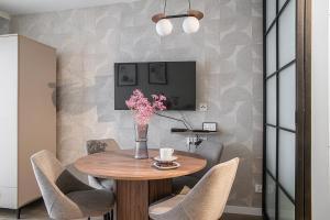 Przymorze Superior Apartment by BookingHost