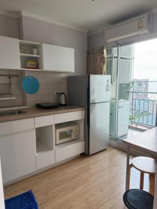 Prime location in Lumpini, Songthaew service at the doorstep, close to Terminal 21, 7-Eleven downstairs for convenience