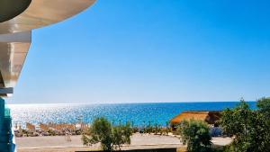 Lilly Studio Axxis Beach Mamaia