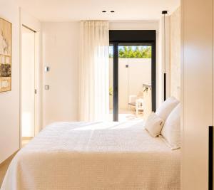 Apartamento Albamar II en Dénia, con piscina, vistas al mar y acceso directo la playa by Family Homes Rentals