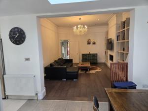 3 Bedroom house Chiswick with parking