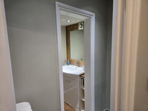 3 Bedroom house Chiswick with parking