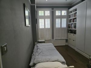 3 Bedroom house Chiswick with parking