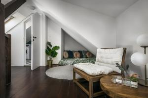 Luxury Haven 3BR Penthouse, 3Bath, Hot Tub & Roof