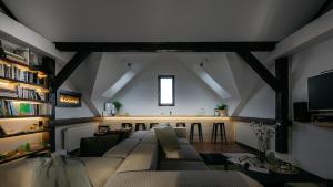 Luxury Haven 3BR Penthouse, 3Bath, Hot Tub & Roof