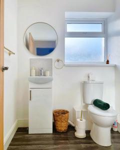 Llangyfelach Peaceful 3BR Stay with Parking