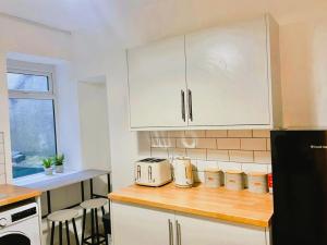 Llangyfelach Peaceful 3BR Stay with Parking