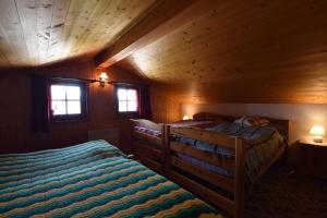 Grand Chalet Vercorin pour 10 personnes avec jardin BBQ parking privé et sauna