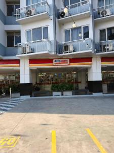 Nygel Staycation at shell Residences206D
