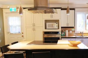 Chalet-Spa-lake access Lac-Superieur-close to Mont-Tremblant ski resort