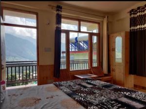 Snowridge Homestay & Rooftop Cafe