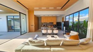 Modern Luxury 4BR Pool Villa by the Sea E5