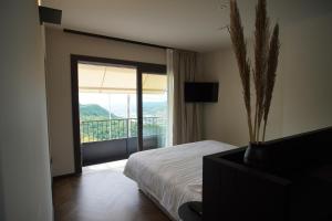 El Cielo - Rooms with Panoramic View & El Carnicero Restaurant